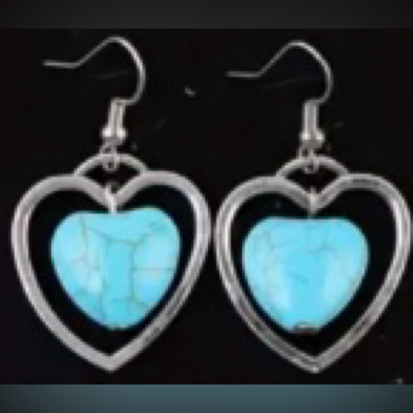 FREE GIFT GIVEAWAY**NEW Dangle Heart Stone Earrings
Faux Turquoise silverish - Picture 1 of 2